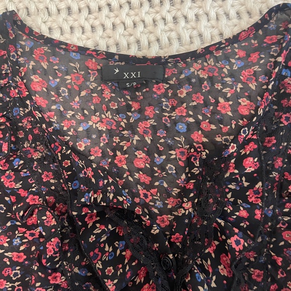 Ruffle Blouse NWOT - Picture 4 of 4